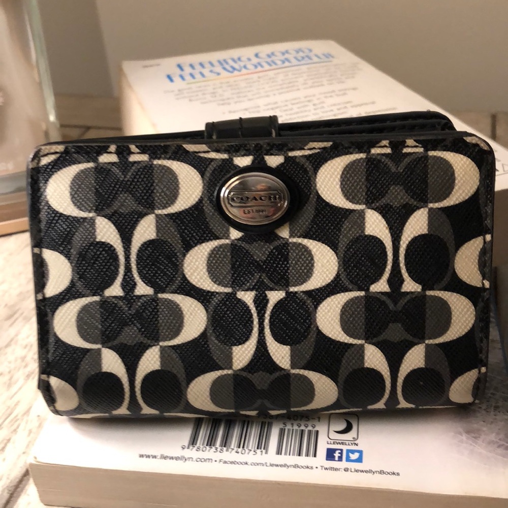 Coach Wallet - Super cute excellent condition!!!